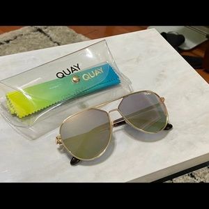 Quay Australia hold please sunglasses